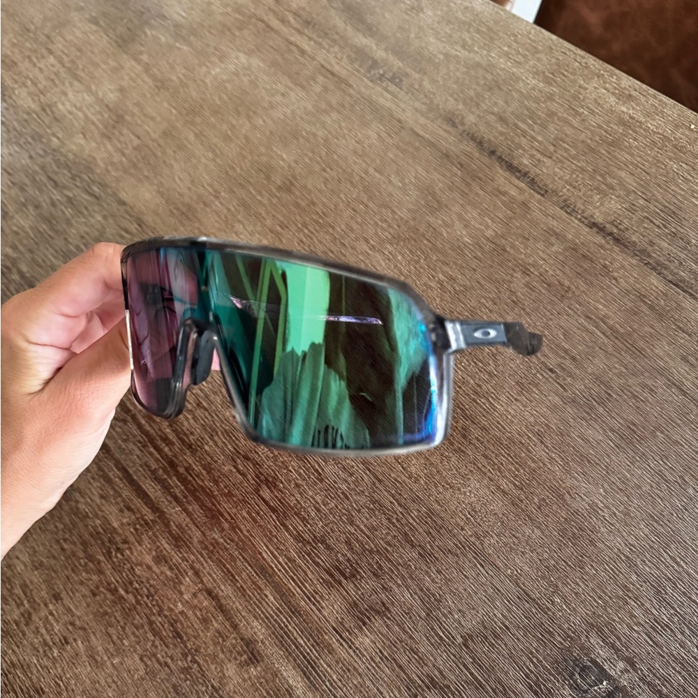 Oakley Sutros